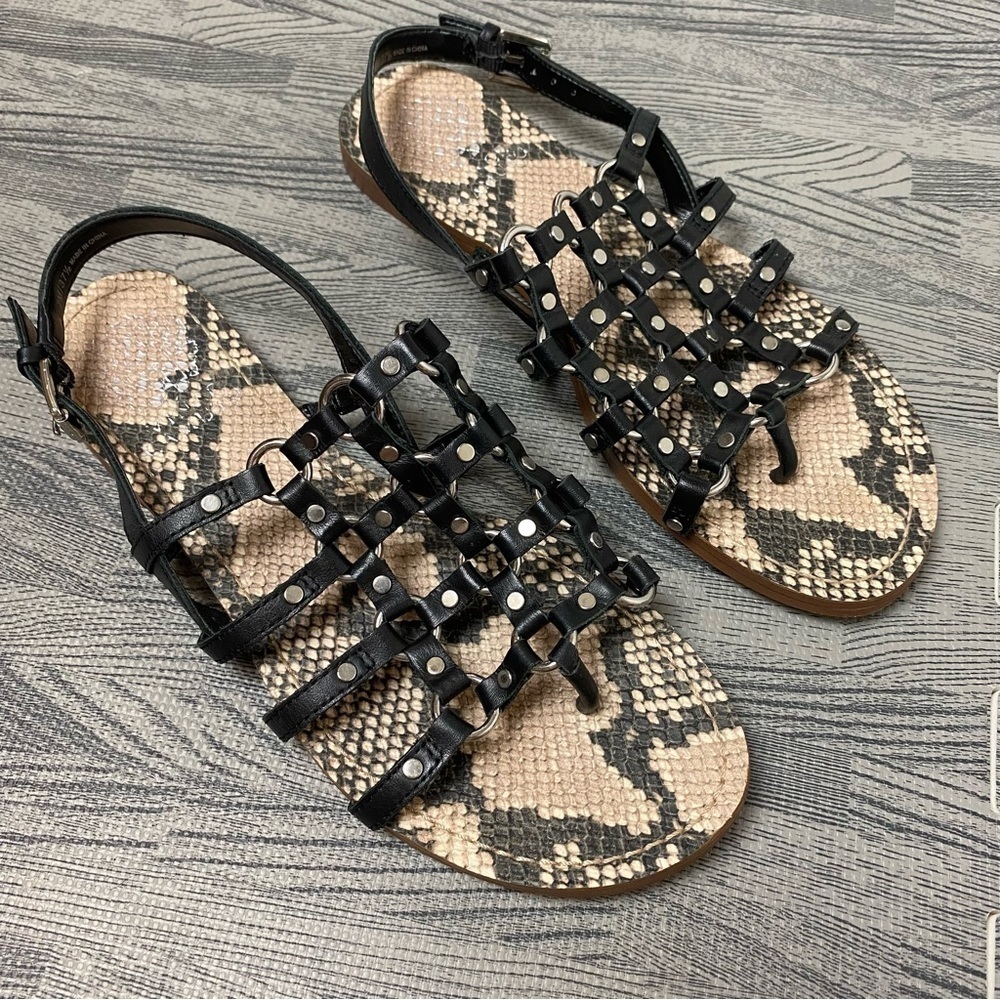 Vince Camuto Black and Tan Sandals
